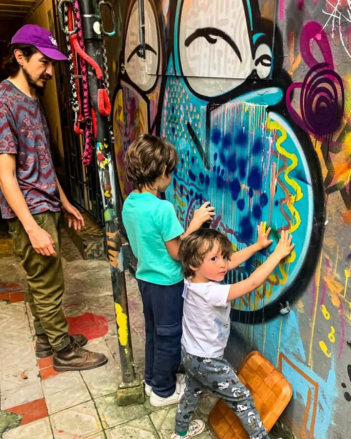 Fun Graffiti Workshop: The Art of Aerosol and Color - Your graffiti name and throw-up: art as identity