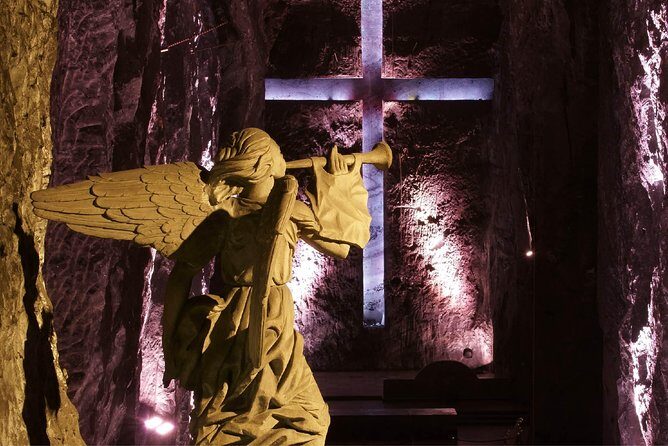 Private Tour: Guatavita, Salt Cathedral & Local Cuisine - Stop 5: Plaza de los Comuneros and a fast downtown guided glance